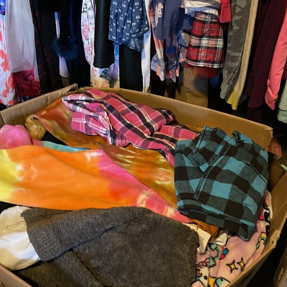 Kids( girls)  Mystery box 5lbs of clothing/ shoes  request the season and size - Picture 2 of 3
